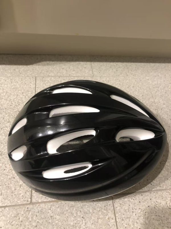 90% NEW Black and White Ventilated Cycling Helmet 九成新黑白通风式骑行头盔